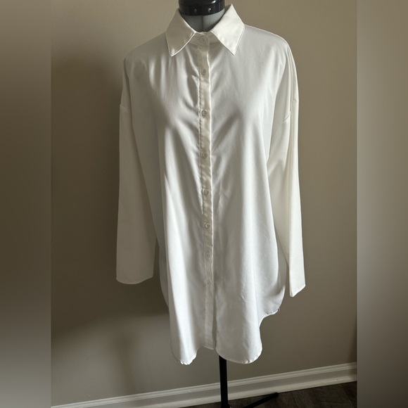 Button up white shirt long - Picture 1 of 3